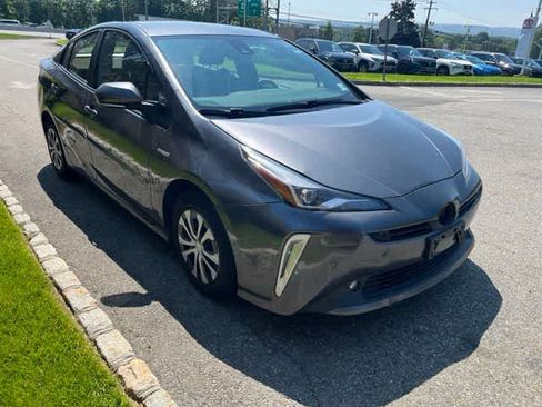 Used 2022 Toyota Prius LE AWD/4WD image 3
