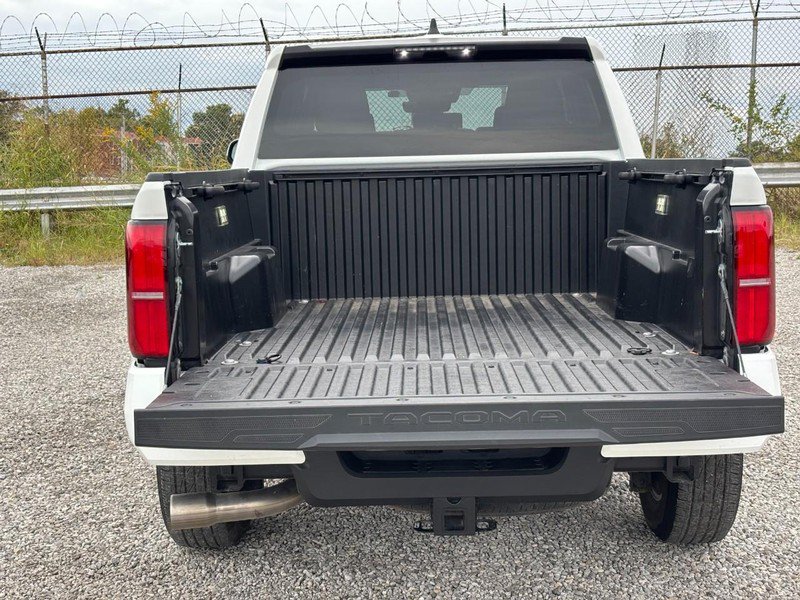 Used 2025 Toyota Tacoma SR5 AWD/4WD image 11