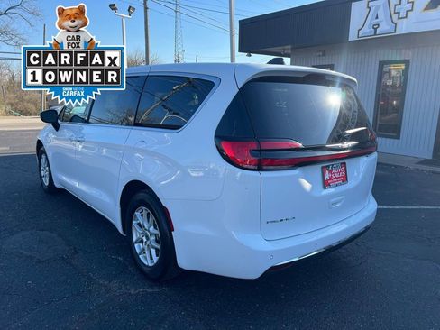 Used 2025 Chrysler Pacifica Select FWD image 7