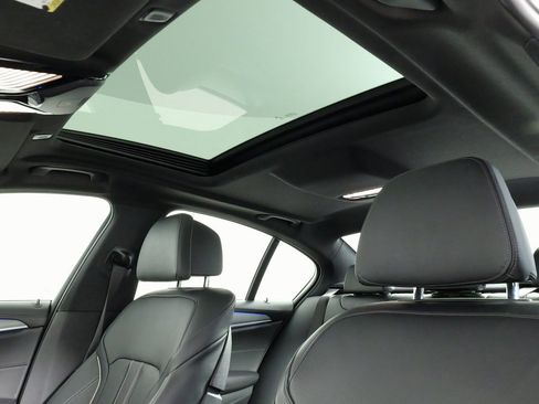 Used 2018 BMW 530i xDrive w/ M Sport Package image 41