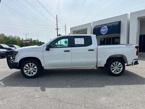 Used 2023 Chevrolet Silverado 1500 Custom image 2