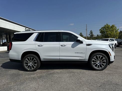 Used 2026 GMC Yukon Denali w/ Sun & Power Step Package AWD/4WD image 11