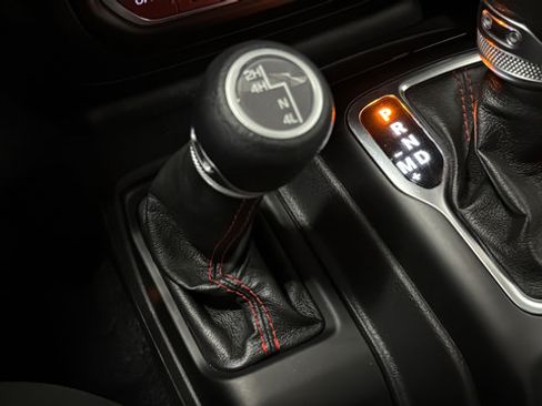 Used 2021 Jeep Wrangler Unlimited Rubicon AWD/4WD image 30