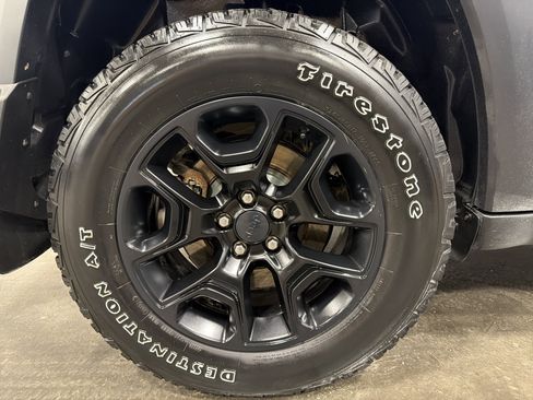 Used 2020 Jeep Cherokee Trailhawk w/ Comfort & Convenience Group image 24