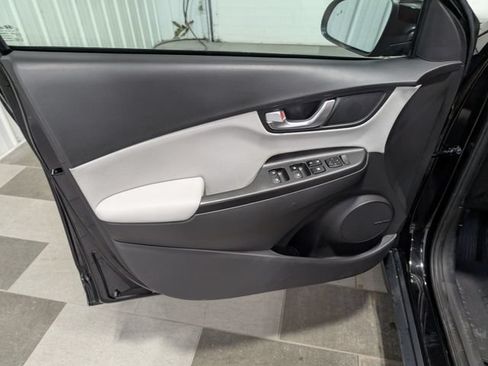 Used 2023 Hyundai Kona Limited AWD/4WD image 13