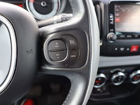 Used 2014 FIAT 500L Easy w/ Popular Equipment Group FWD image 9