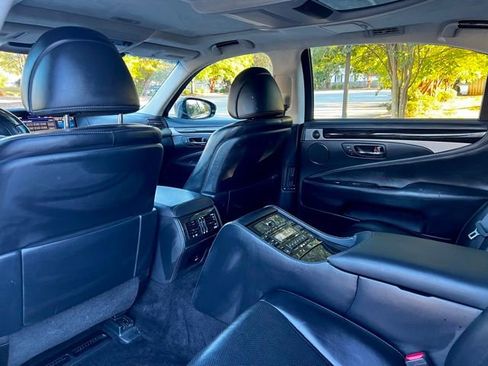 Used 2014 Lexus LS 600h L image 21