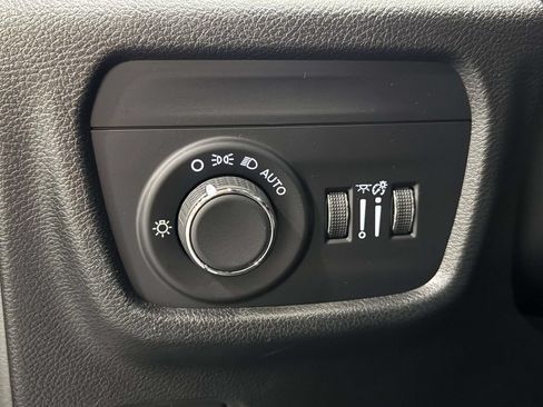 Used 2023 Jeep Grand Cherokee Altitude AWD/4WD image 24
