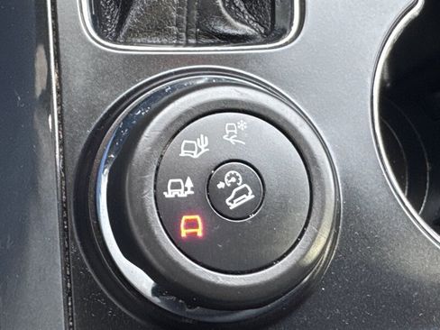 Used 2018 Ford Explorer XLT w/ Equipment Group 202A image 31