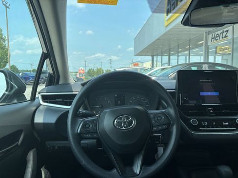 Used 2025 Toyota Corolla LE FWD image 28