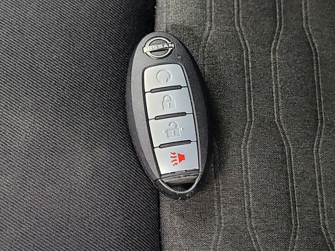 Used 2022 Nissan Pathfinder SV image 32