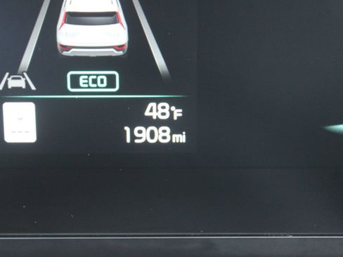 Used 2025 Kia Niro LX image 29