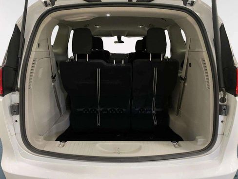 Used 2022 Chrysler Voyager LX FWD image 33