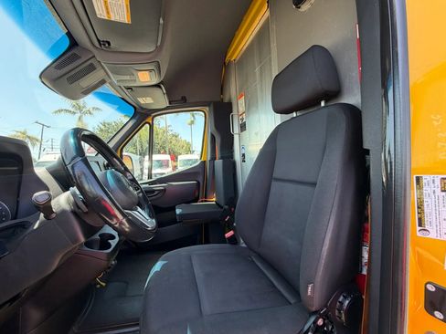 Used 2021 Mercedes-Benz Sprinter 2500 image 14