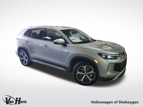 New 2025 Volkswagen Tiguan SE image 1