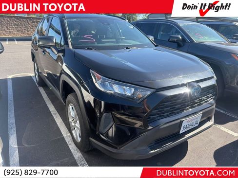 Certified 2021 Toyota RAV4 LE AWD/4WD image 1