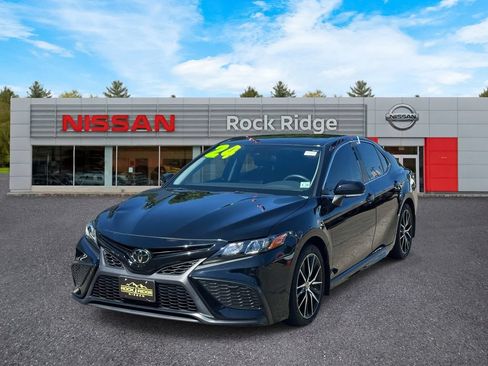 Used 2024 Toyota Camry SE AWD/4WD image 2