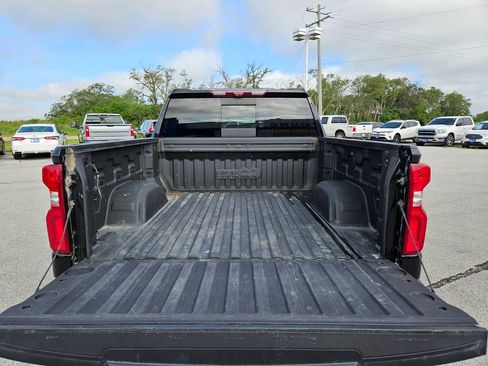 Used 2021 Chevrolet Silverado 1500 High Country w/ Technology Package AWD/4WD image 9