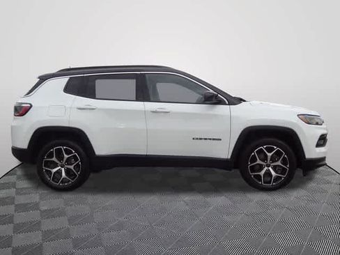 Used 2025 Jeep Compass Limited AWD/4WD image 4