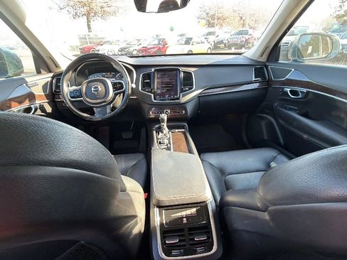 Used 2016 Volvo XC90 T6 Momentum w/ Momentum Plus Package image 11