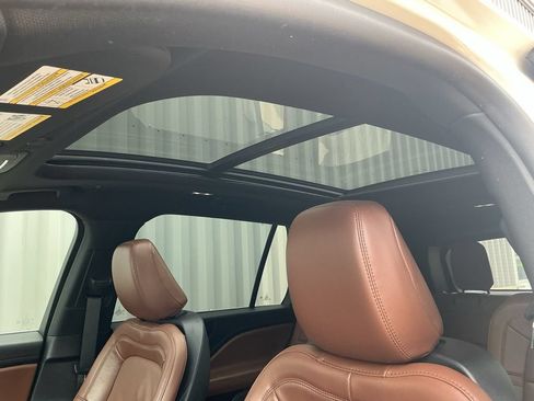 Used 2023 Lincoln Aviator Reserve w/ Equipment Group 201A AWD/4WD image 11