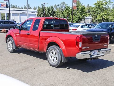 Used 2013 Nissan Frontier SV AWD/4WD image 2