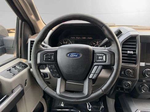 Used 2019 Ford F150 XLT w/ Equipment Group 302A Luxury AWD/4WD image 14