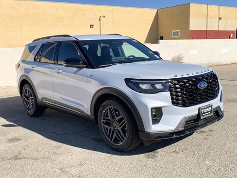 New 2026 Ford Explorer ST-Line w/ ST-Line Street Pack image 2