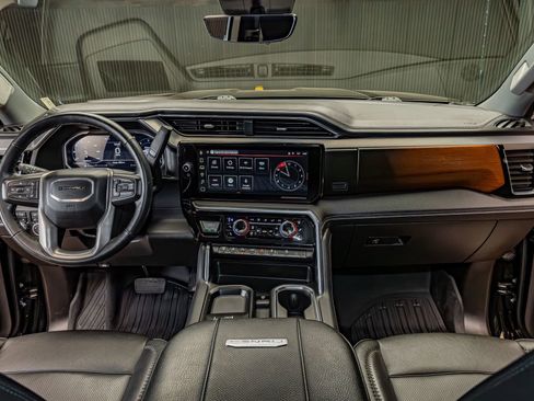 Used 2025 GMC Sierra 3500 Denali w/ Denali Reserve Package image 18