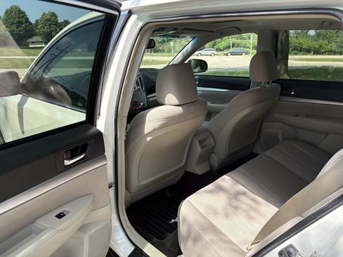 Used 2014 Subaru Outback 2.5i Premium w/ Moonroof Package AWD/4WD image 25