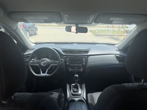 Used 2018 Nissan Rogue SV FWD image 12