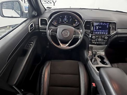 Used 2021 Jeep Grand Cherokee Laredo X image 12