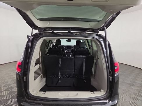 Used 2024 Chrysler Pacifica Touring-L FWD image 31
