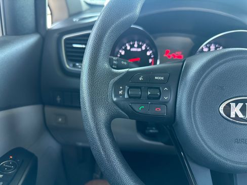 Used 2017 Kia Sedona L FWD image 18