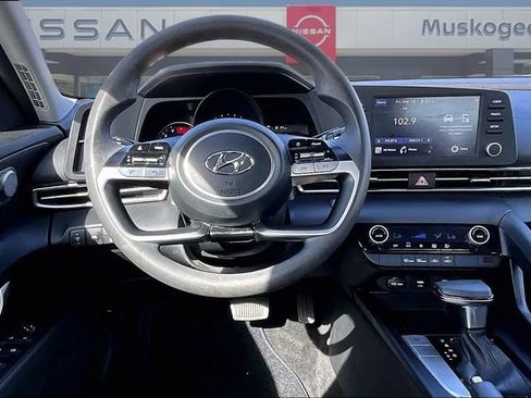 Used 2023 Hyundai Elantra SEL image 8