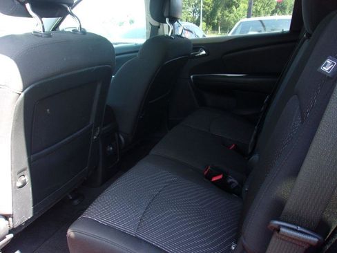 Used 2020 Dodge Journey SE w/ SE Popular Equipment Group FWD image 7