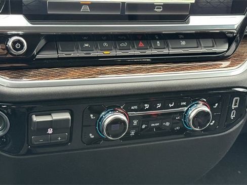 New 2026 GMC Sierra 1500 Elevation image 23