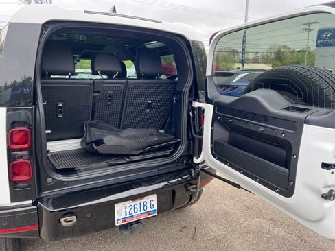 Used 2024 Land Rover Defender 90 X-Dynamic SE image 22