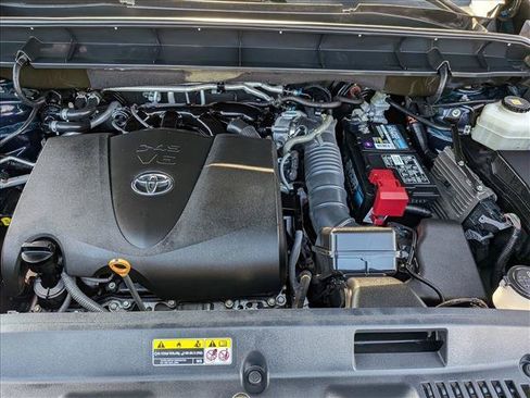 Used 2020 Toyota Highlander XLE FWD image 22
