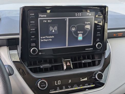 Used 2022 Toyota Corolla LE image 32