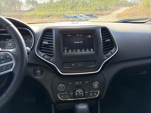 Used 2020 Jeep Cherokee Latitude Plus w/ Comfort/Convenience Group image 28