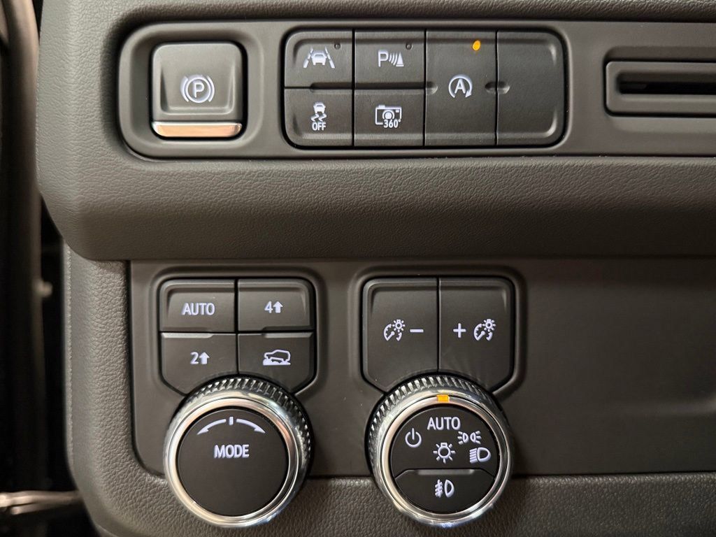 Used 2023 GMC Yukon SLT w/ SLT Premium Package AWD/4WD image 14