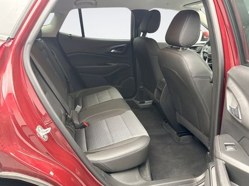 Used 2025 Chevrolet Trax LT FWD image 17