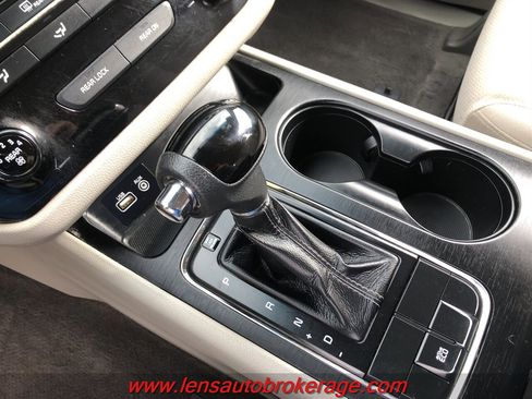 Used 2016 Kia Sedona L image 15