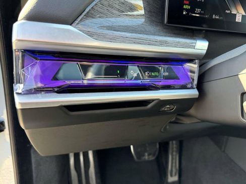 Used 2024 BMW 740i xDrive image 16