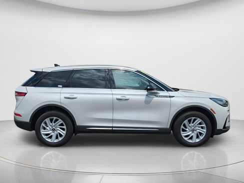 Used 2023 Lincoln Corsair FWD image 3