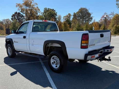 Used 2005 GMC Sierra 2500 W/T w/ Heavy-Duty Power Package image 3