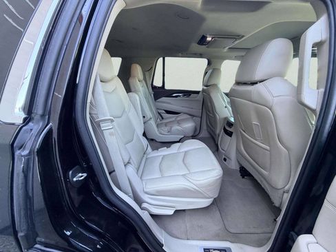 Used 2016 Cadillac Escalade Luxury AWD/4WD image 31