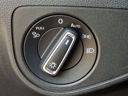 Certified 2023 Volkswagen Atlas Cross Sport SE w/ Panoramic Sunroof Package image 25