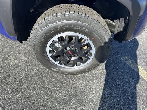 New 2025 Toyota Tacoma TRD Off-Road image 12